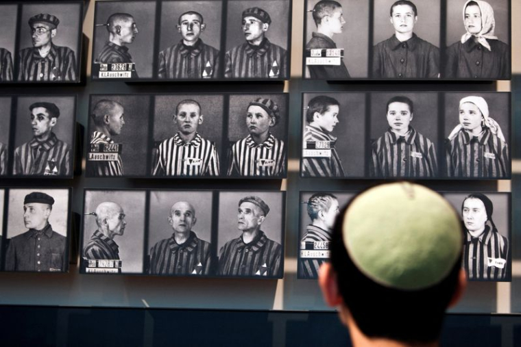 Des photos de victimes de l'Holocauste
