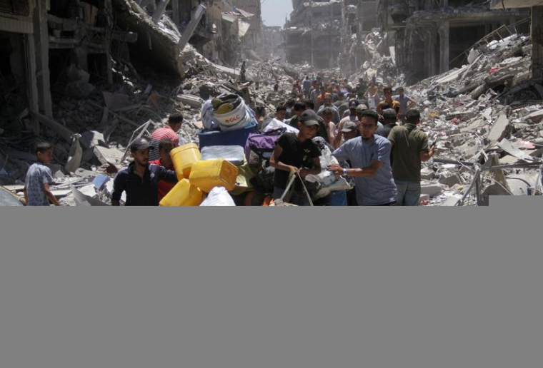 Les Palestiniens inspectent les dégâts après le retrait des forces israéliennes du camp de réfugiés de Jabalia