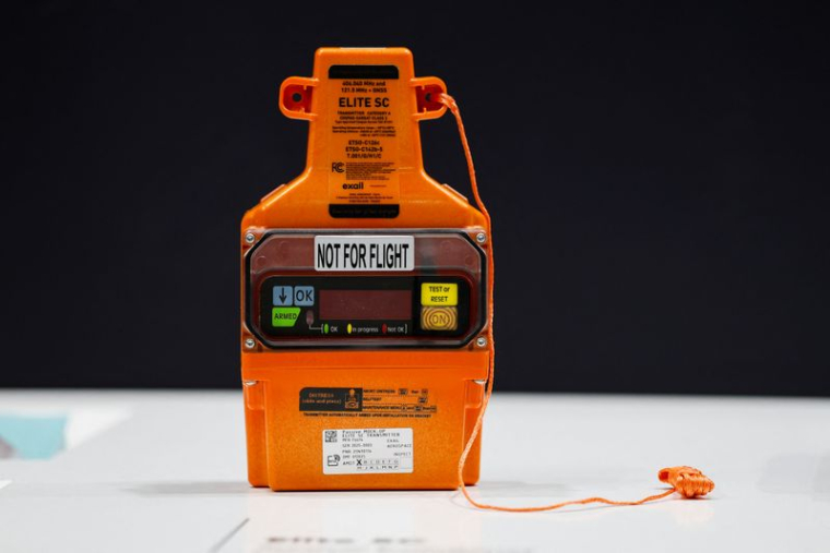 Un émetteur de localisation d'urgence d'Exail Technologies au Salon du Bourget