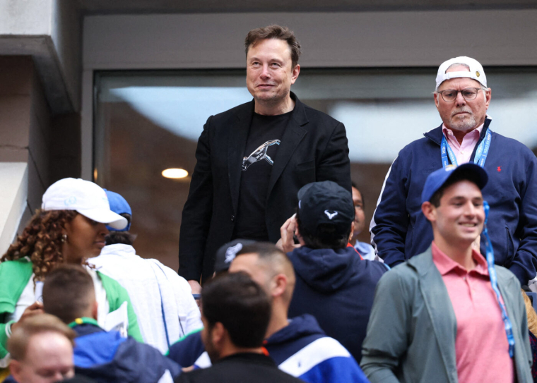 Alerte rouge : Elon Musk veut mettre son nez dans le foot !