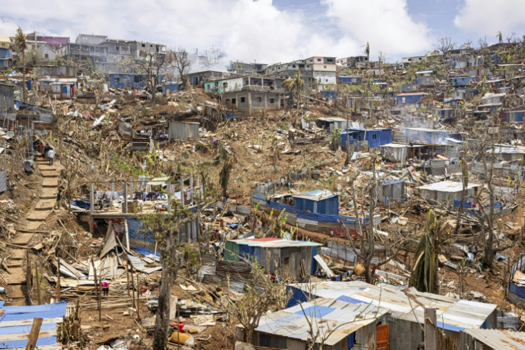Les destructions provoquées par le passage du cyclone Chido à Vahibe, près de Mamoudzou, le 24 décembre 2024 à Mayotte ( AFP / PATRICK MEINHARDT )