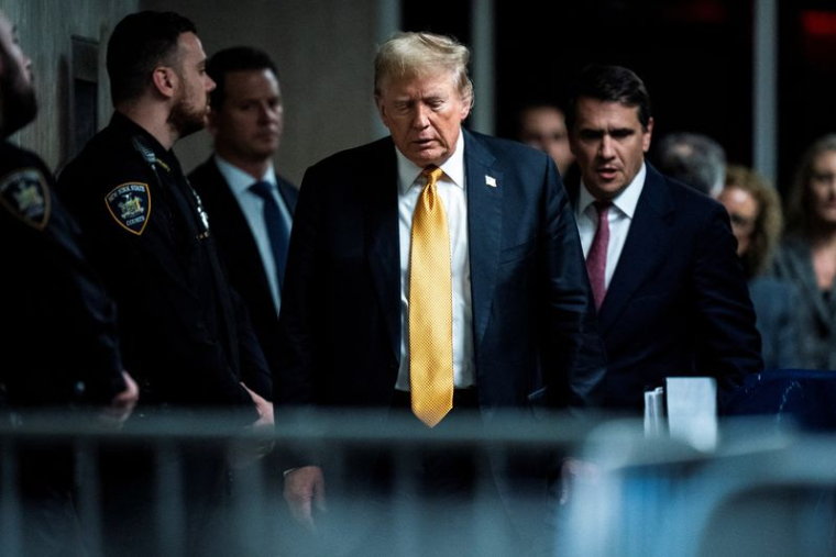 Le procès pénal de l'ancien président américain Trump pour falsification de dossiers commerciaux se poursuit à New York