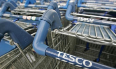 DES INVESTISSEURS RECLAMENT 100 MILLIONS DE LIVRES À TESCO