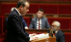 Le Premier ministre Sébastien Lecornu lors d'un débat sur la situation au Moyen-Orient à l'Assemblée nationale, le 25 mars 2026 à Paris ( AFP / Alain JOCARD )