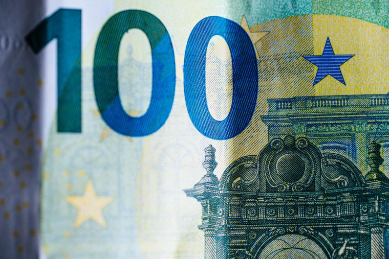 Un billet 100 euros en gros plan. (Crédits: Unsplash - Markus Spiske)