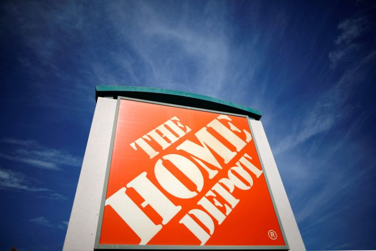 L'enseigne de Home Depot dans un magasin de Los Angeles