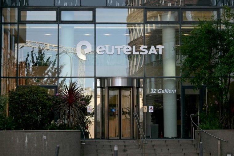 Le siège d'Eutelsat, à Issy-les-Moulineaux, le 19 juin 2025 ( AFP / Martin LELIEVRE )