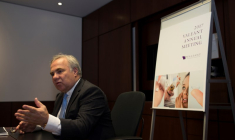 VALEANT DISCUTE D'UNE CESSION D'ACTIFS DE BAUSCH & LOMB