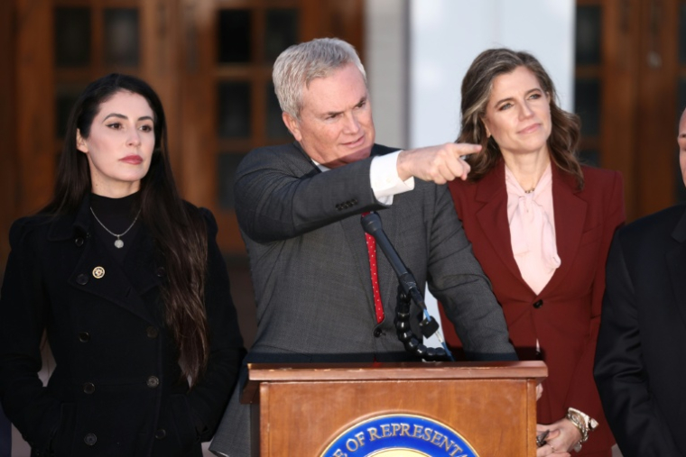 Le président républicain de la commission d'enquête parlementaire qui a interrogé vendredi l'ancien président Bill Clinton sur ses liens avec le criminel sexuel Jeffrey Esptein, le 27 février 2026 ( AFP / CHARLY TRIBALLEAU )