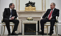 Nikol Pachinian et Vladimir Poutine à Erevan, en Arménie le 27 décembre 2018. ( POOL / ALEXANDER NEMENOV )