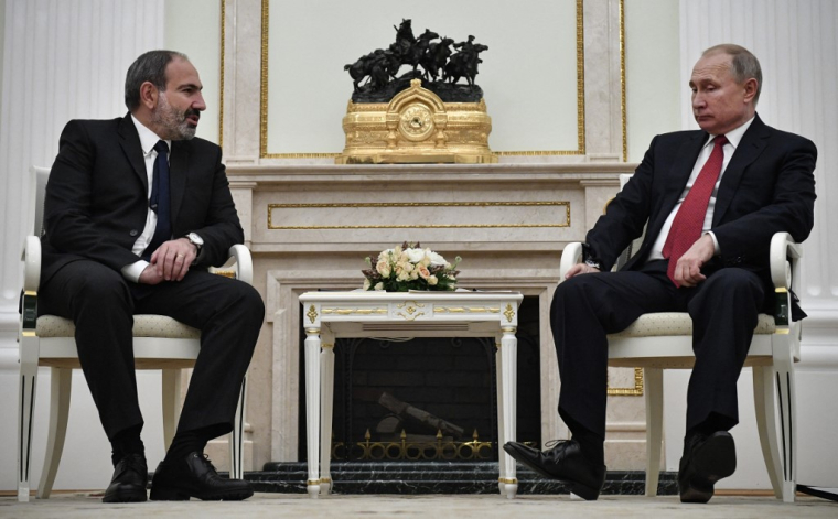 Nikol Pachinian et Vladimir Poutine à Erevan, en Arménie le 27 décembre 2018. ( POOL / ALEXANDER NEMENOV )