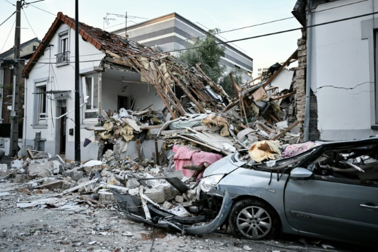 Les décombres d'un pavillon après une explosion provoquée par une fuite de gaz à Aubervilliers, en Seine-Saint-Denis le 6 septembre 2026 ( AFP / Lou BENOIST )