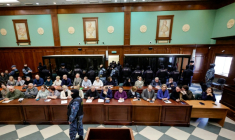 DLes accusés, soupçonnés d'implication dans l'attentat perpétré en 2024 à la salle de concert Crocus City Hall, dans des box vitrés avant l'annonce de leur verdict par un tribunal de Moscou, le 12 mars 2026 ( AFP / TATYANA MAKEYEVA )