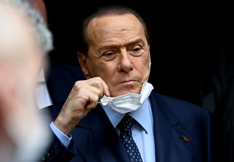 ITALIE: BERLUSCONI HOSPITALISÉ DEPUIS JEUDI, SELON UNE SOURCE