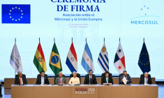 Des leaders de l'UE et des pays du Mercosur, à Asuncion, au Paraguay le 17 janvier 2026 ( AFP / Luis ROBAYO )