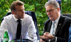 Le président français Emmanuel Macron et le Premier ministre britannique Keir Starmer à Tirana, Albanie