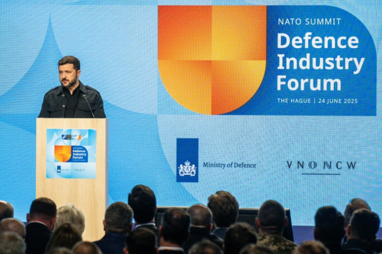 Le président ukrainien Volodymyr Zelensky s'exprime devant des industriels de la défense, en marge du sommet de l'Otan, le 24 juin 2025 à La Haye, aux Pays-Bas ( ANP / JONAS ROOSENS )