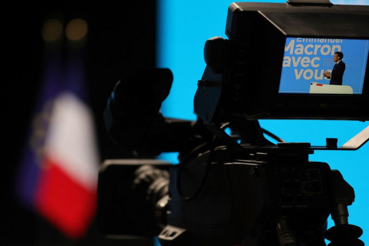 MACRON DÉVOILE UN PROGRAMME VISANT À RENDRE LA FRANCE PLUS FORTE