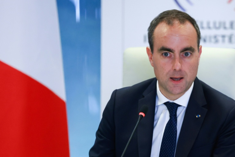 Le Premier ministre français Sébastien Lecornu durant la réunion d'une cellule interministérielle de crise place Beauvau, à Paris, le 1er octobre 2026 ( AFP / Kenzo TRIBOUILLARD )