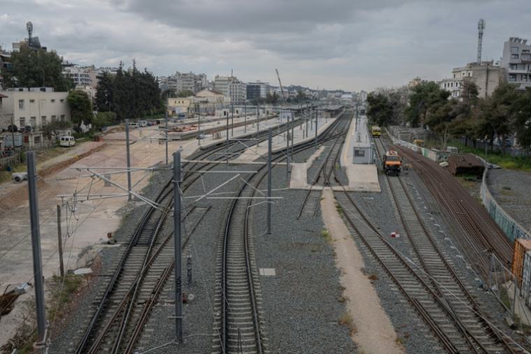 Grève de 24 heures des cheminots, ici à la gare d'Athènes, le 23 mars 2026 en Grèce  ( AFP / Angelos TZORTZINIS )