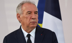 Le Premier ministre français François Bayrou assiste à un discours à l'Hôtel de Brienne à Paris, le 13 juillet 2025 ( POOL / Ludovic MARIN )