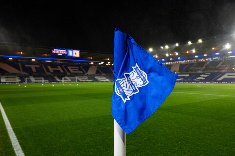 Comment le ciel est devenu tout rose à Birmingham à cause d'un stade