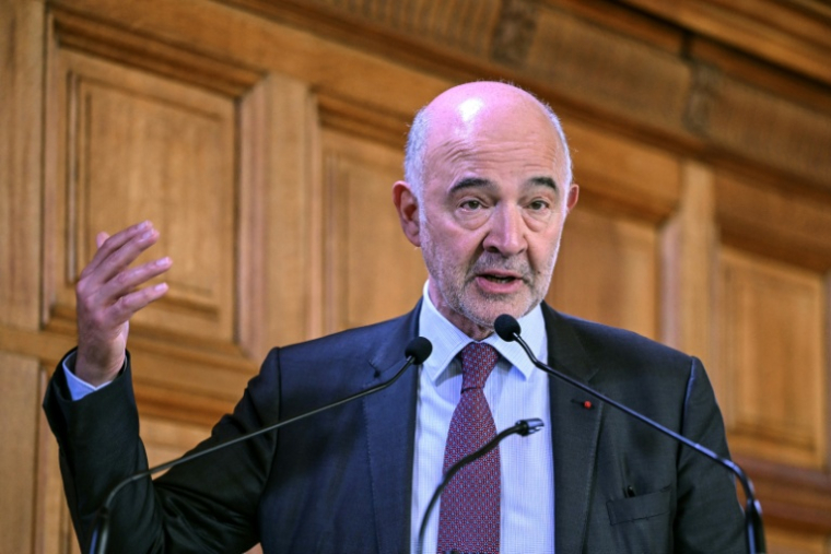 Le Premier président de la Cour des comptes Pierre Moscovici s'exprime lors de la présentation du rapport de la Cour consacré au Louvre, le 6 novembre 2025 à Paris ( AFP / Bertrand GUAY )