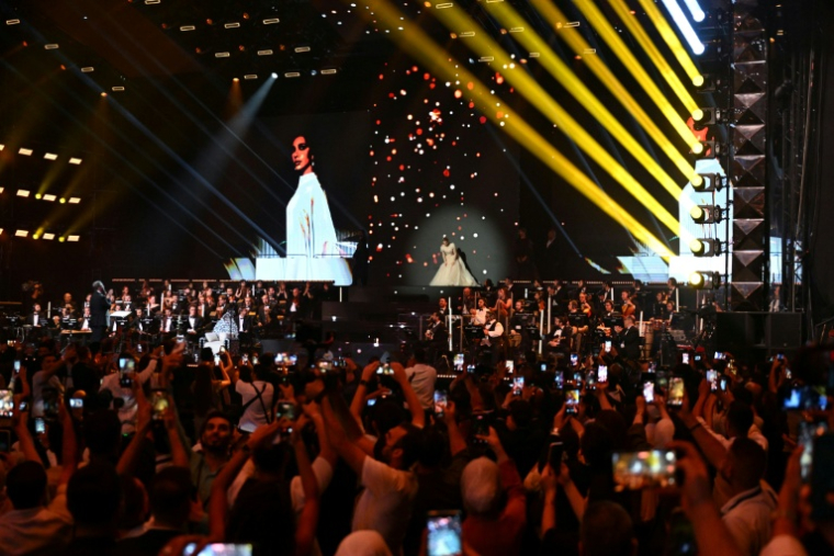 La chanteuse syrienne Asala Nasri, revenue en Syrie après 15 ans d'exil, lors d'un concert à Damas, le 17 septembre 2026 ( AFP / LOUAI BESHARA )