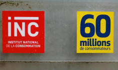 Les logos du magazine "60 millions de consommateurs" et de l'Institut National de la Consommation (INC) au siège de la publication à Malakoff, le 19 novembre 2024 dans les Hauts-de-Seine ( AFP / Ian LANGSDON )