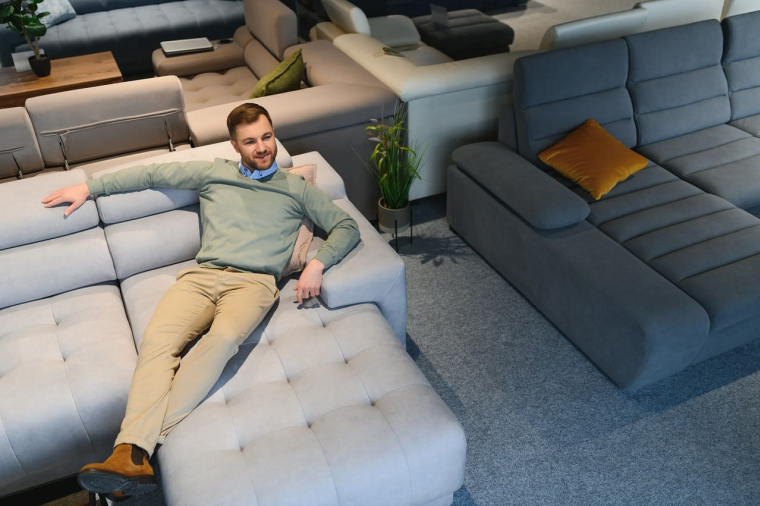 (Quels avantages trouver dans l'achat de modèles d'exposition ? - Crédit photo : Adobe Stock)