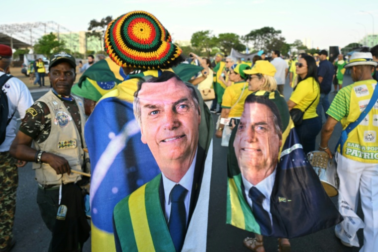Les partisans de l'ancien président brésilien Jair Bolsonaro participent à une marche demandant l'amnistie pour ceux condamnés pour tentative de coup d'Etat, à Brasilia, le 7 octobre 2025 ( AFP / Evaristo Sa )