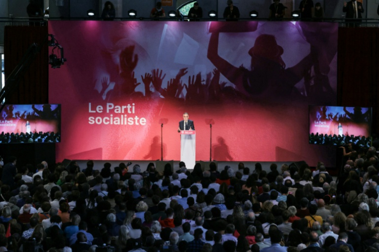 Le premier secrétaire du Parti socialiste (PS), Olivier Faure, prononce un discours lors de l'université d'été du parti à Blois, dans le centre de la France, le 29 août 2026 ( AFP / Alain JOCARD )