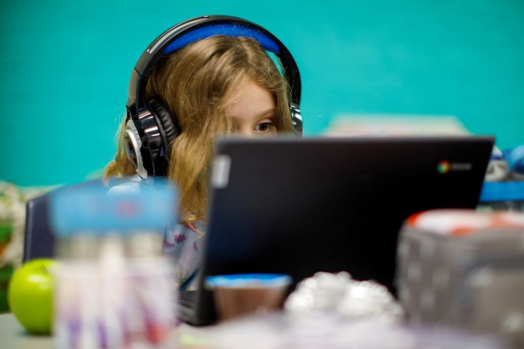 FRANCE: NOMBREUX BUGS POUR L'ÉCOLE À DISTANCE, CYBERATTAQUE CONTRE LE CNED