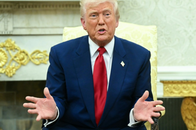 Le président américain Donald Trump dans le Bureau ovale de la Maison Blanche, le 7 avril 2025 à Washington ( AFP / SAUL LOEB )