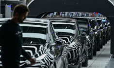 Des voitures Tesla dans une usine à Gruenheide, en Allemagne