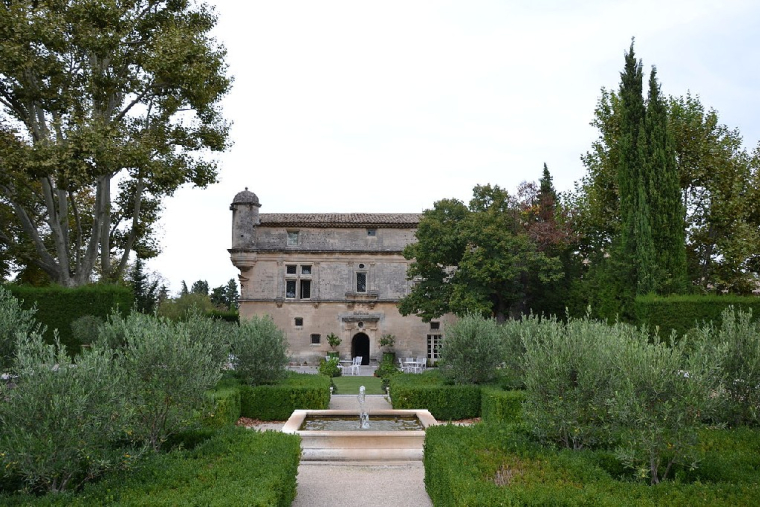 Mas de la Brune à Eygalières (Crédit photo: Marianne Casamance - Wikimedia commons)