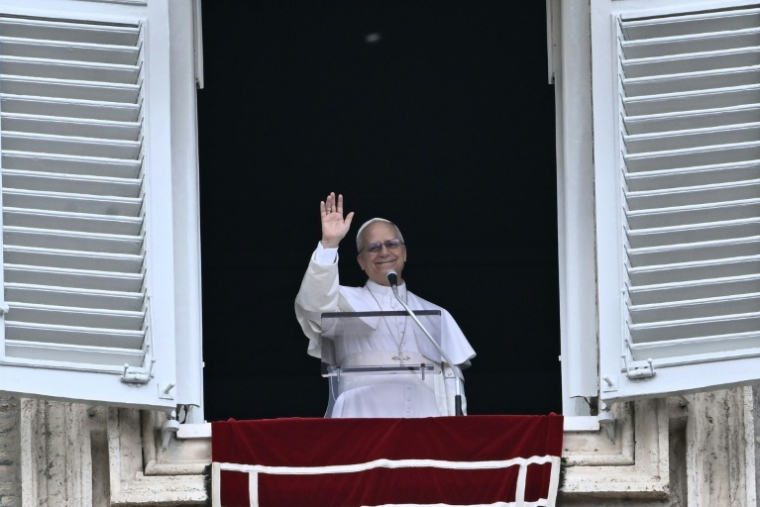Le pape Léon XIV lors de sa prière hebdomadaire de l'Angélus au Vatican, le 15 mars 2026 ( AFP / Filippo MONTEFORTE )
