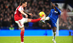 Chelsea s'en sort bien contre Arsenal, qui reste leader