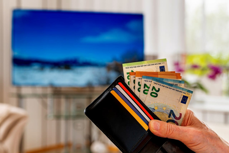 (Crédits photo : Adobe Stock - Argent liquide euros détenu par les Français)