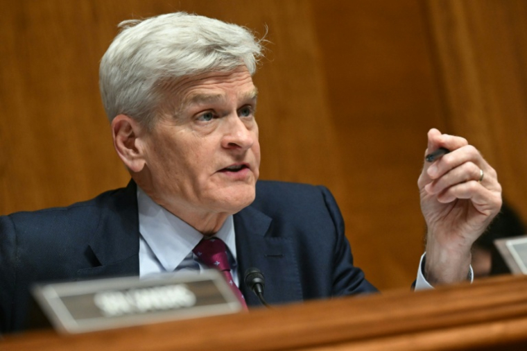 Le sénateur républicain Bill Cassidy, lors d'une audition parlementaire du ministre américain de la Santé, Robert F. Kennedy Jr, à Washington, le 22 avril 2026 ( AFP / SAUL LOEB )