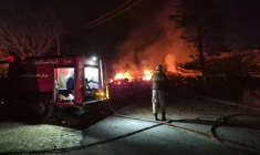 Des services d'urgence sur le site d'une frappe israélienne à Habbouch, village du sud du Liban, le 10 avril 2026 ( AFP / Abbas FAKIH )