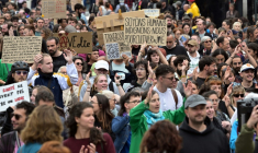 Cortège de manifestants à Rennes le 18 septembre 2025 ( AFP / Damien MEYER )