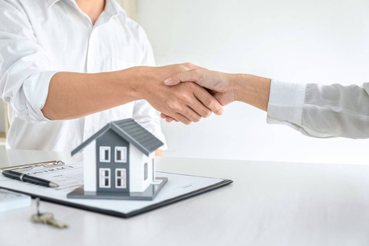 Préemption immobilière : quand le locataire a la priorité pour acheter son logement / iStock.com - Pattanaphong Khuankaew