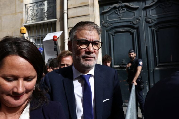 Le nouveau premier ministre français Sébastien Lecornu consulte les partis politiques français à Paris