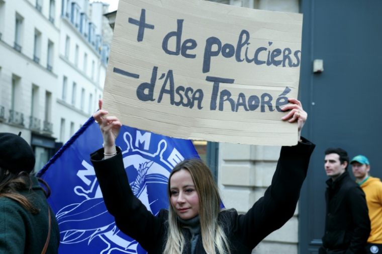 La fondatrice du collectif identitaire Némésis, Alice Cordier (nom d'emprunt), le 31 janvier 2026 à Paris   ( AFP / Alain JOCARD )