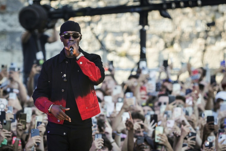 Le rappeur Werenoi en concert aux Francofolies de La Rochelle, le 13 juillet 2024 ( AFP / Thibaud MORITZ )