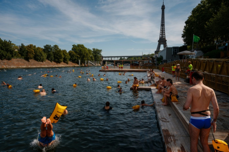La baignade de Grenelle à Paris le 12 juillet 2026 ( AFP / Dimitar DILKOFF )