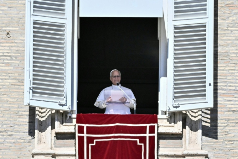 Le pape Léon XIV pendant la prière de l'Angélus sur la place Saint-Pierre, au Vatican, le 11 octobre 2026 ( AFP / Filippo MONTEFORTE )