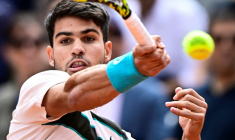 L'Espagnol Carlos Alcaraz lors de la finale de Roland-Garros contre l'Italien Jannik Sinner, le 8 juin 2025 à Paris ( AFP / JULIEN DE ROSA )
