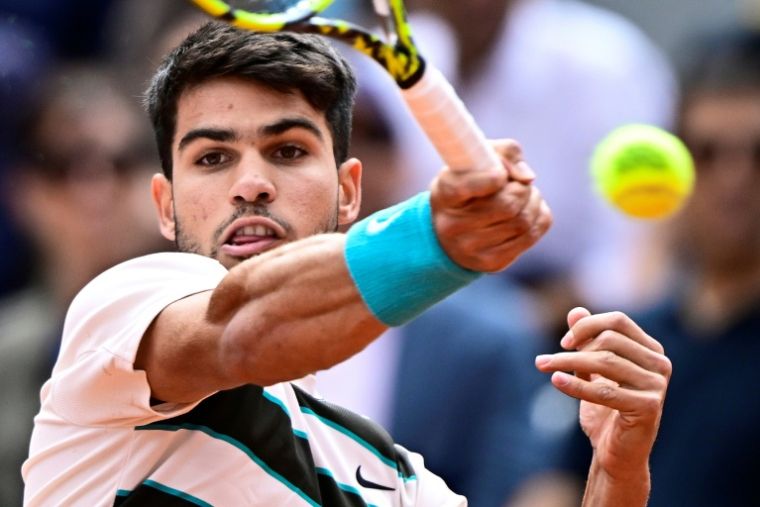 L'Espagnol Carlos Alcaraz lors de la finale de Roland-Garros contre l'Italien Jannik Sinner, le 8 juin 2025 à Paris ( AFP / JULIEN DE ROSA )
